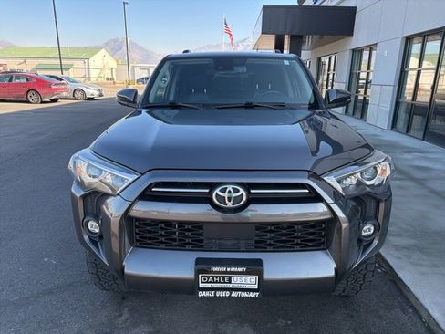 Used 2022 Toyota 4Runner SR5 Premium image 2