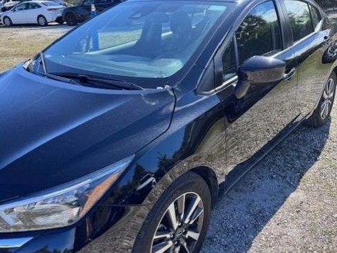 Used 2025 Nissan Versa SV image 4