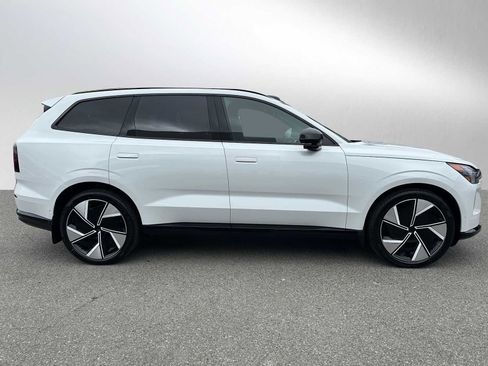New 2025 Volvo EX90 Ultra image 2