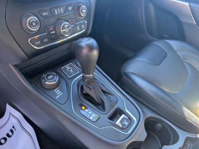 Used 2022 Jeep Cherokee Latitude Lux AWD/4WD image 19