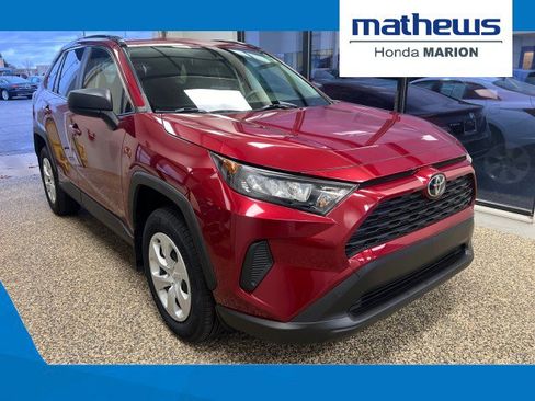 Used 2020 Toyota RAV4 LE image 1