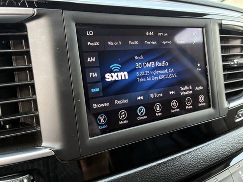 Used 2019 Chrysler Pacifica Touring-L FWD image 30