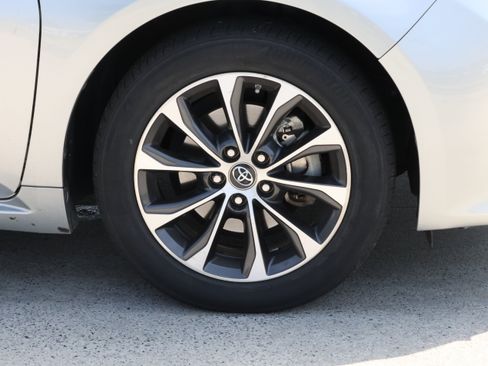Used 2018 Toyota Avalon XLE Premium w/ All Weather Liner Package FWD image 11