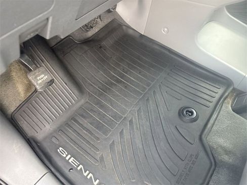 Used 2018 Toyota Sienna XLE Premium image 36