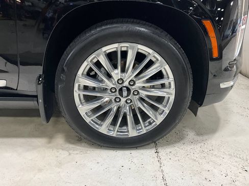 Used 2025 Cadillac Escalade ESV Premium Luxury w/ Touring Package AWD/4WD image 9