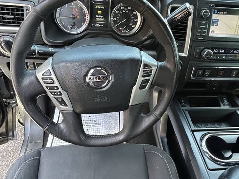 Used 2018 Nissan Titan SV w/ SV Convenience Package RWD image 15