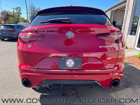 Used 2022 Alfa Romeo Stelvio Veloce image 6
