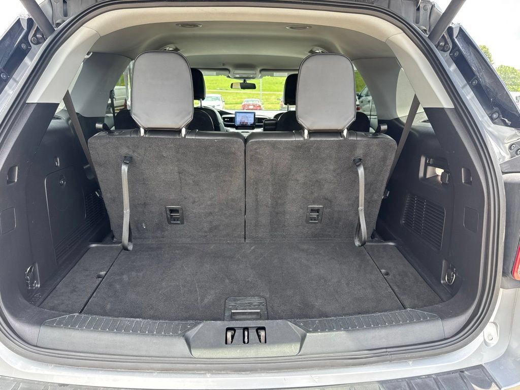 Used 2022 Ford Explorer XLT w/ Equipment Group 202A AWD/4WD image 31