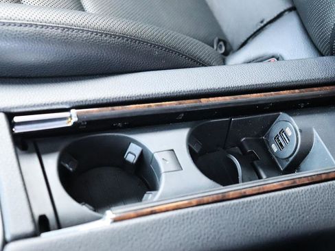 Used 2017 Porsche Panamera 4 image 26