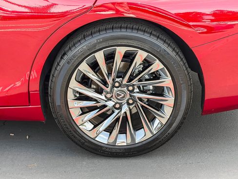 Used 2024 Lexus ES 300h w/ Accessory Package (Z2) FWD image 10
