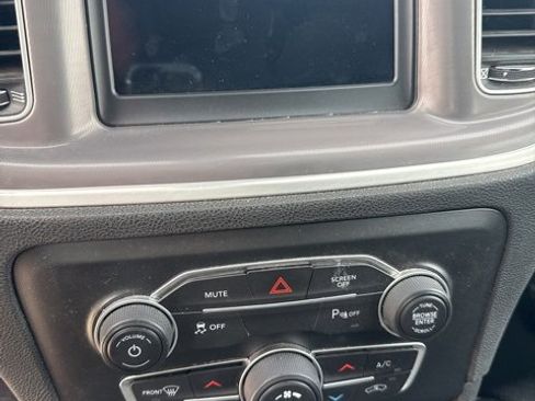 Used 2022 Dodge Charger SXT w/ Leather Interior Group image 15