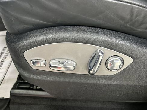Used 2023 Porsche Macan AWD/4WD image 10