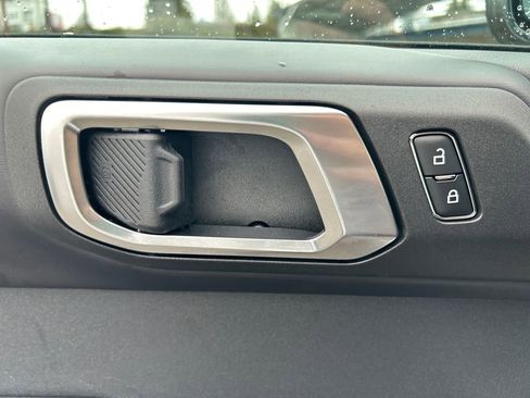 Used 2025 Ford Bronco Badlands image 23