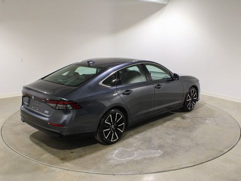 Used 2024 Honda Accord Touring image 5