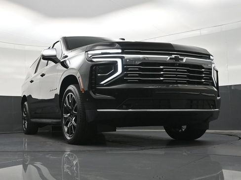 Used 2026 Chevrolet Suburban Premier RWD image 34
