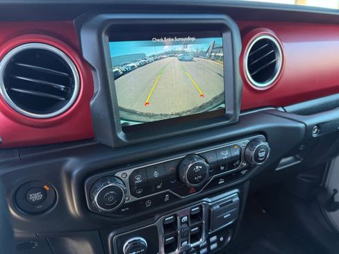 Used 2022 Jeep Wrangler Unlimited Rubicon w/ Cold Weather Group image 20