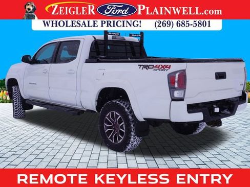 Used 2020 Toyota Tacoma TRD Sport image 2