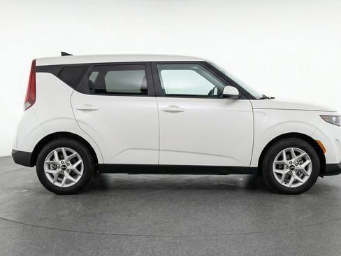 Used 2025 Kia Soul LX w/ LX Technology Package image 8