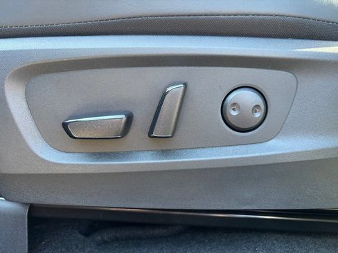 Used 2025 Nissan Pathfinder Platinum AWD/4WD image 15