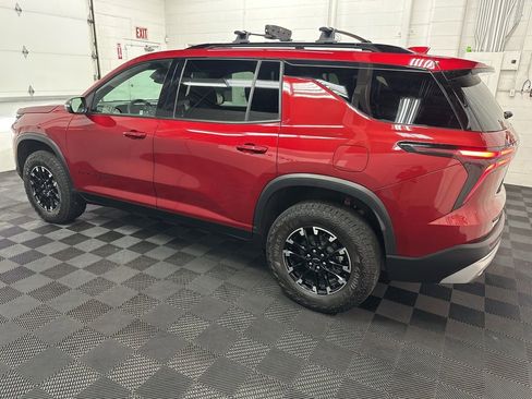 Used 2025 Chevrolet Traverse Z71 image 7