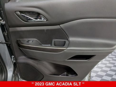Used 2023 GMC Acadia SLT w/ Technology Package AWD/4WD image 32