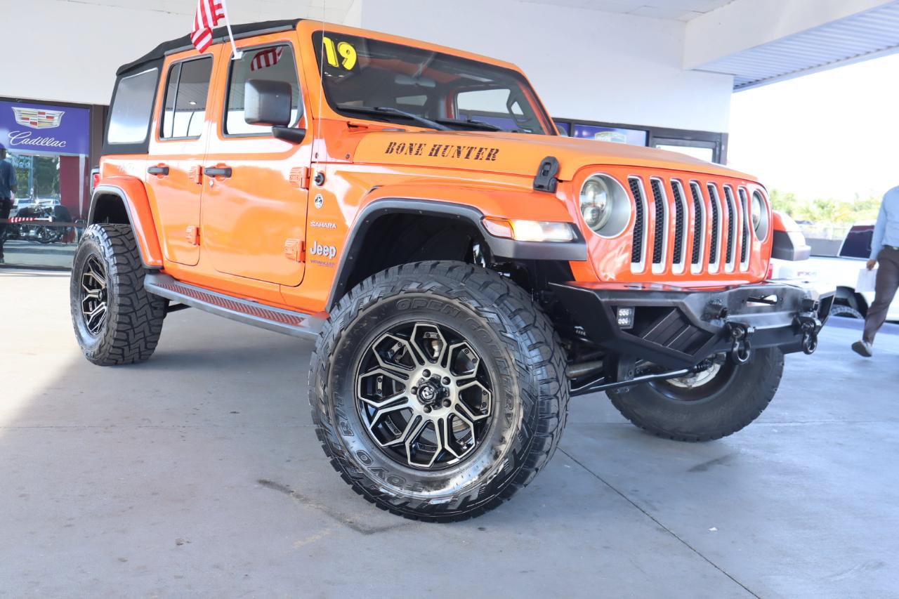 Used 2019 Jeep Wrangler Unlimited Sahara AWD/4WD image 3