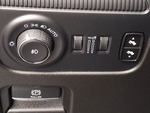 Used 2024 Jeep Wagoneer Series III AWD/4WD image 27
