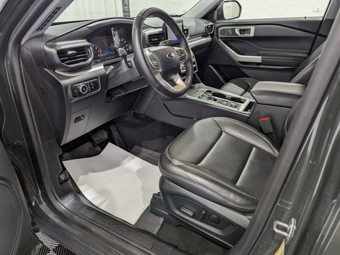 Used 2024 Ford Explorer XLT w/ Equipment Group 202A AWD/4WD image 18