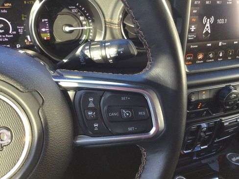 Used 2022 Jeep Wrangler Unlimited Sahara image 16