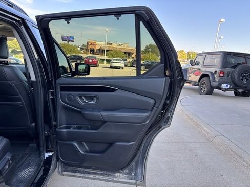 Certified 2023 Honda Pilot Touring image 27