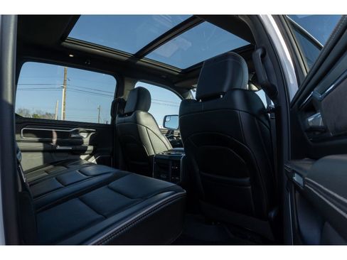 Used 2024 RAM 1500 Laramie image 15