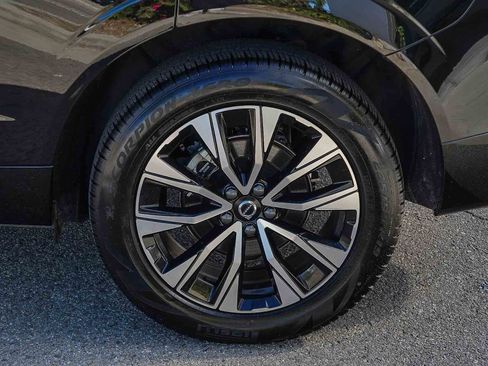 Used 2025 Volvo XC60 B5 Plus image 11