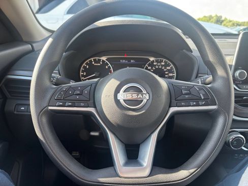 Used 2025 Nissan Altima 2.5 SV FWD image 27