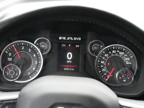 Used 2024 RAM 2500 Big Horn AWD/4WD image 9