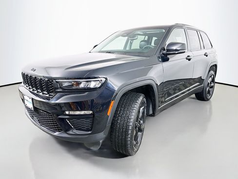Used 2023 Jeep Grand Cherokee Limited w/ Black Appearance Package AWD/4WD image 3