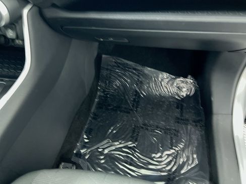 Used 2025 Toyota RAV4 XLE image 29