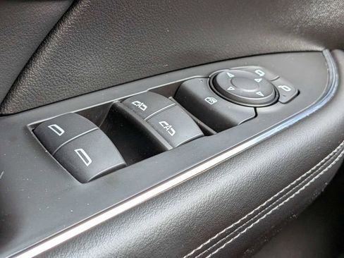 Used 2023 Buick Envision Essence FWD image 27