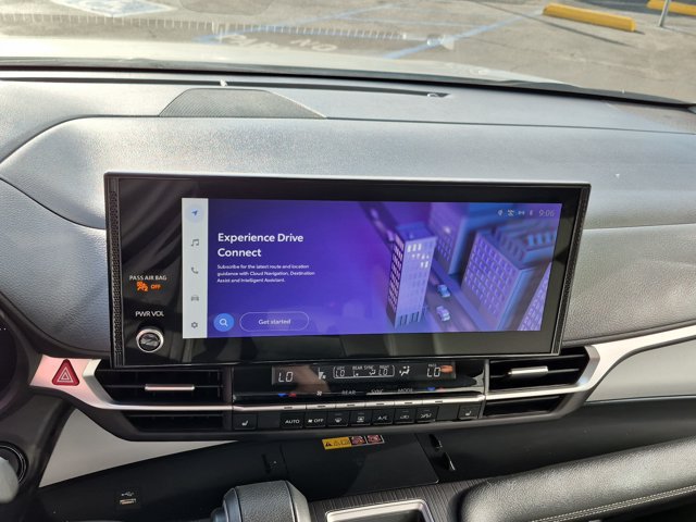 Used 2025 Toyota Sienna XLE FWD image 22