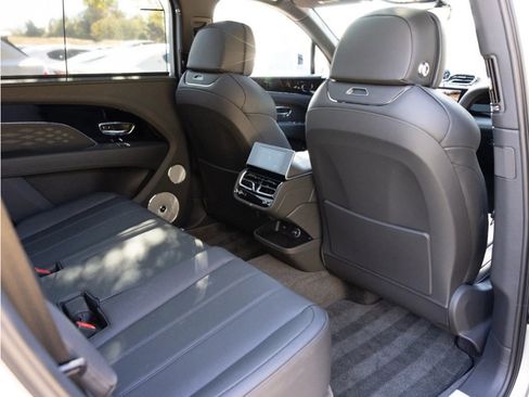 Certified 2024 Bentley Bentayga Extended Wheelbase image 82