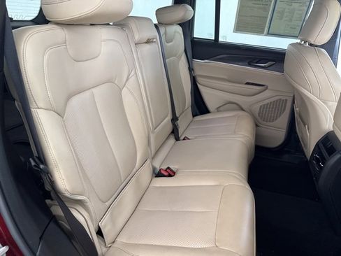 Used 2024 Jeep Grand Cherokee Limited w/ Luxury Tech Group II image 23