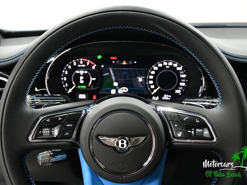 Used 2025 Bentley Flying Spur Plug-In Hybrid image 30