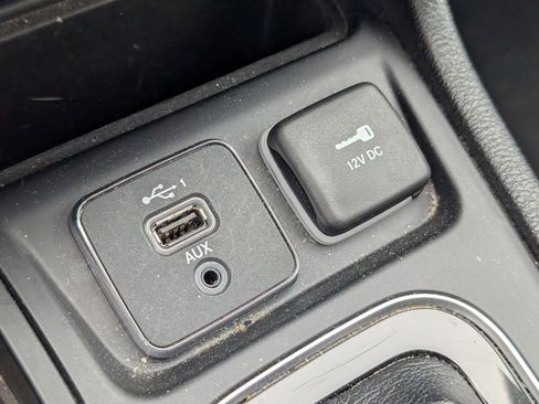 Used 2020 Jeep Cherokee Latitude Plus image 13