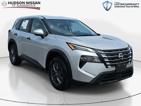 Used 2024 Nissan Rogue S FWD image 1