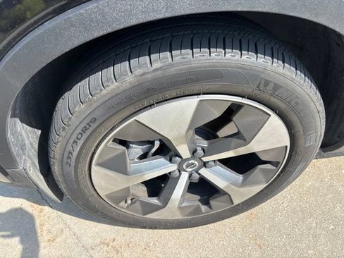 Used 2023 Volvo XC40 B5 Plus w/ Protection Package Premier AWD/4WD image 11