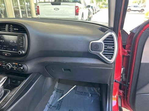 Used 2024 Kia Soul LX w/ Option Group 015 FWD image 24