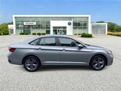 Certified 2024 Volkswagen Jetta SE FWD image 6