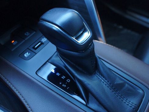 Used 2021 Toyota Venza Limited w/ Advanced Technology Package image 13