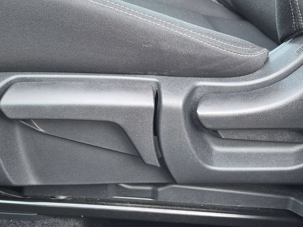 Used 2024 Nissan Rogue S AWD/4WD image 16