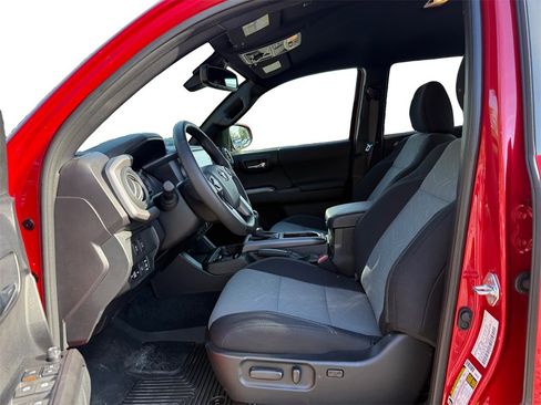 Used 2023 Toyota Tacoma TRD Off-Road w/ Advanced Technology Package image 9