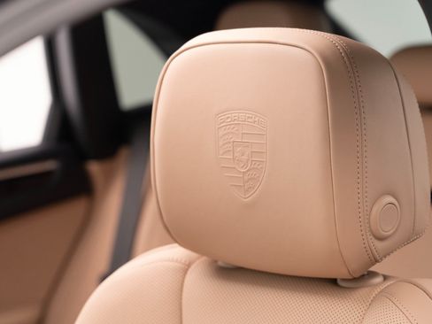 Certified 2026 Porsche Macan AWD/4WD image 19